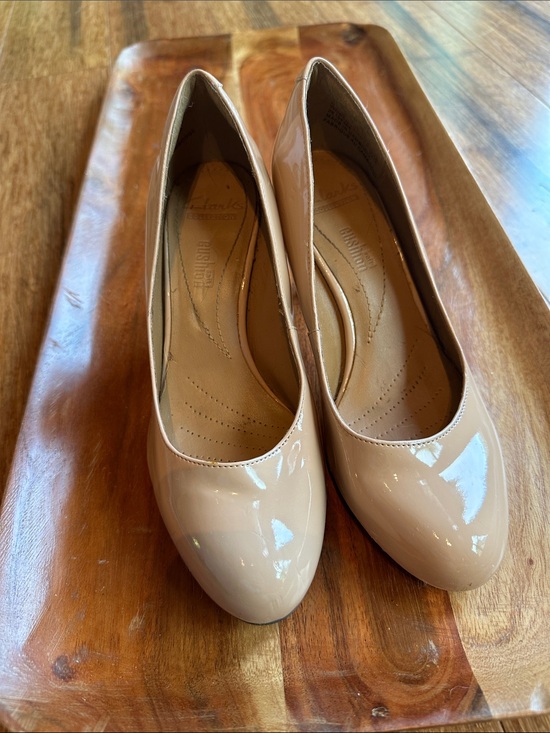 Clarks Shoes - Clarks Patent Leather Pumps